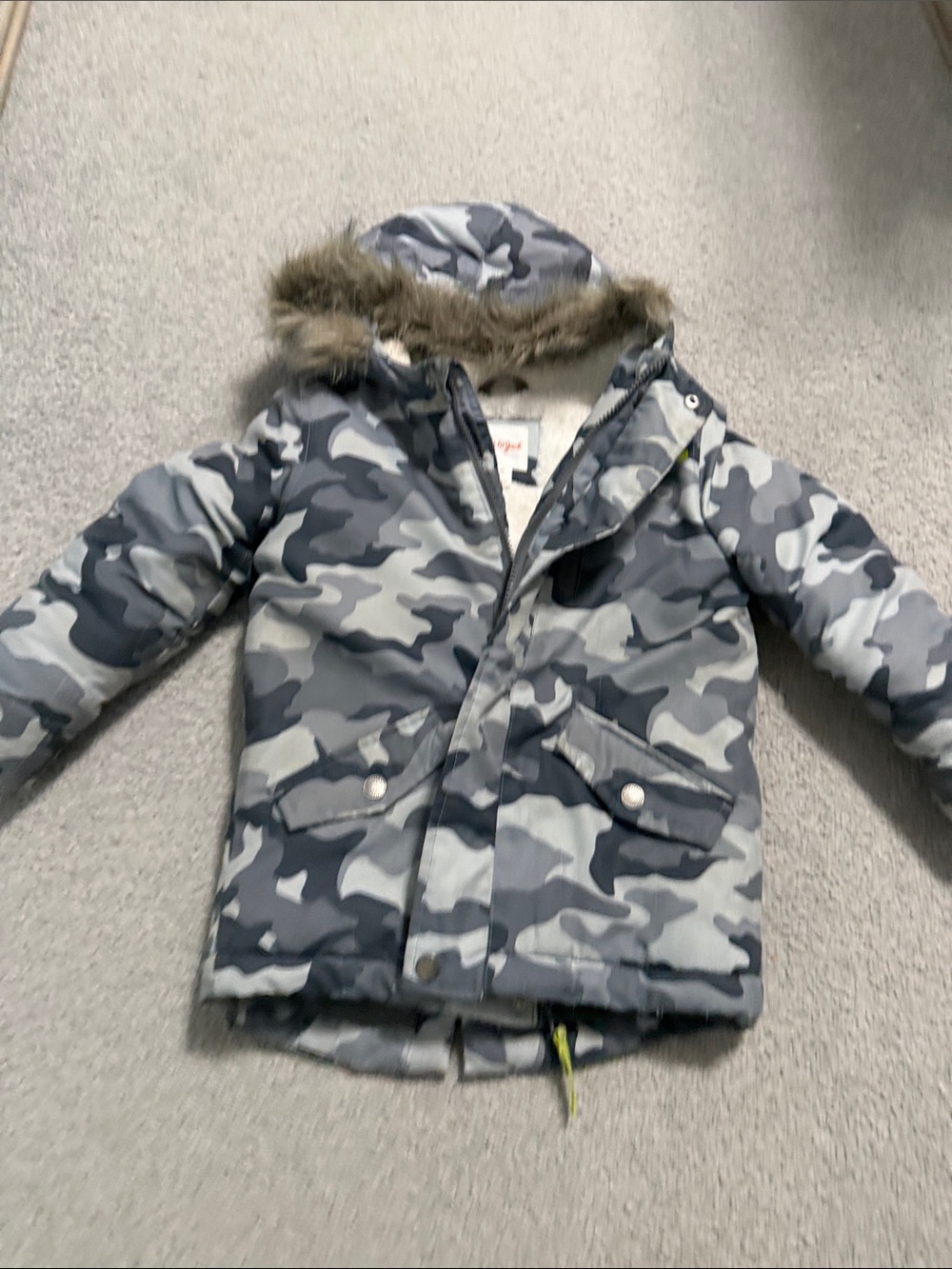 Cat & Jack Gray Camo Hooded Puffer Jacket with Faux Fur Trim